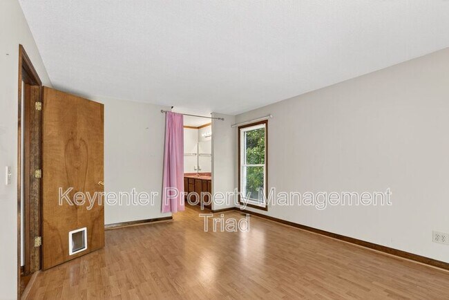 Building Photo - 407 Grenham Rd