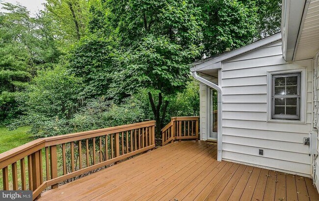 Building Photo - 9531 Old Creek Dr