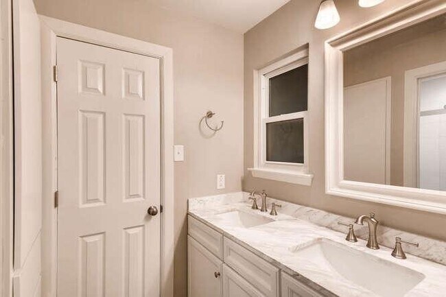 Building Photo - 5313 Indio Dr