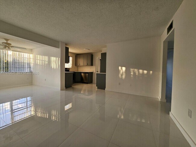 Building Photo - 325 NW 72nd Ave