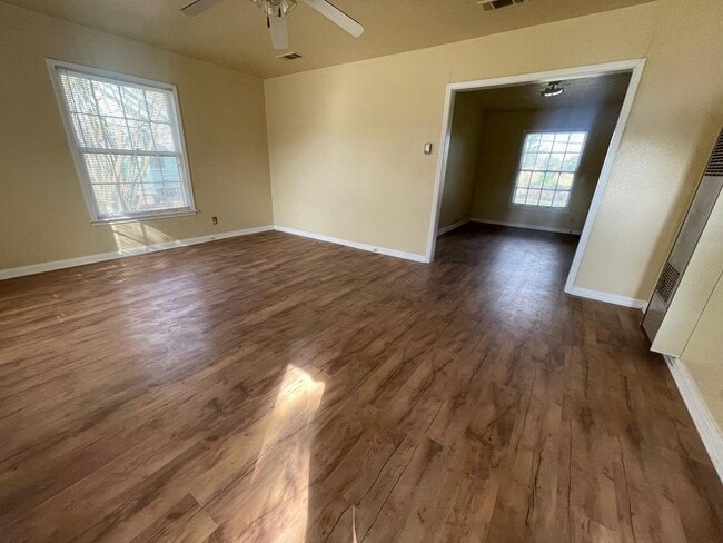 Building Photo - 5345 E Parkway Dr