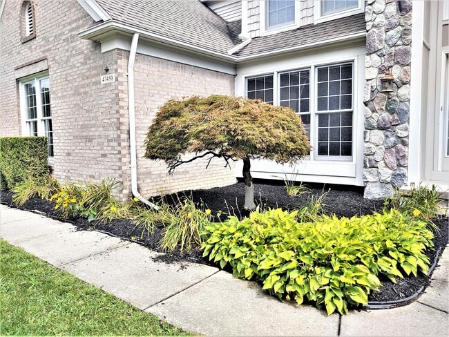Building Photo - 47498 Fox Run Dr