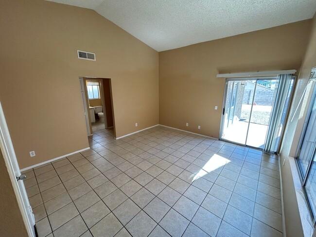 Building Photo - Beautiful single story- 3Bed/2Bath home lo...