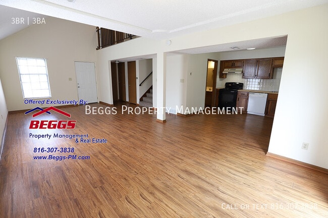Building Photo - 321 Dains St