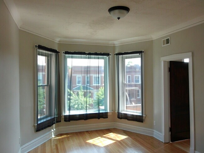Building Photo - 3918 W Van Buren St