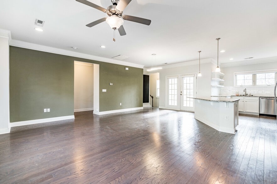 Building Photo - 321 View Dr