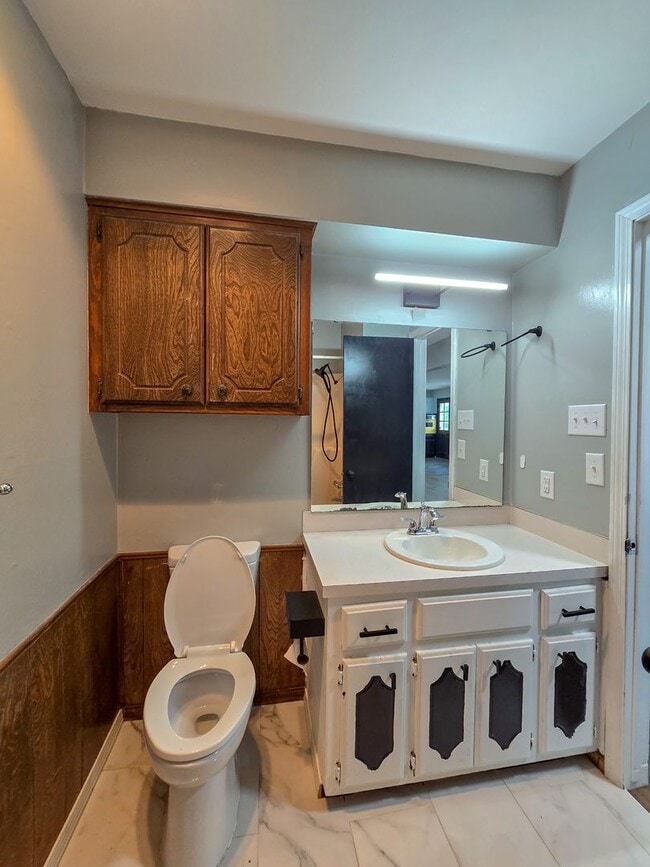 Building Photo - 3 Bedroom 2 Bath home in Shawnee!