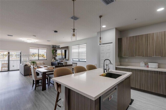 Building Photo - 4714 NW 84th Ct