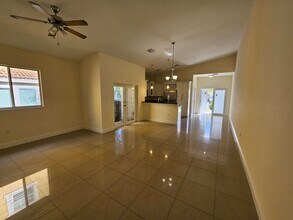 Building Photo - 3/2 Townhouse in East Fort Lauderdale