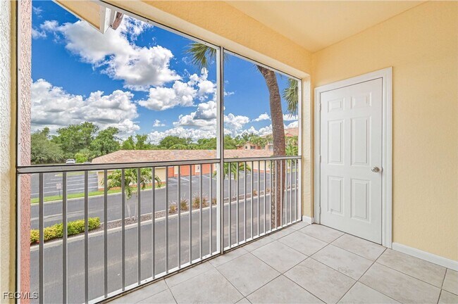 Building Photo - 6361 Aragon Way