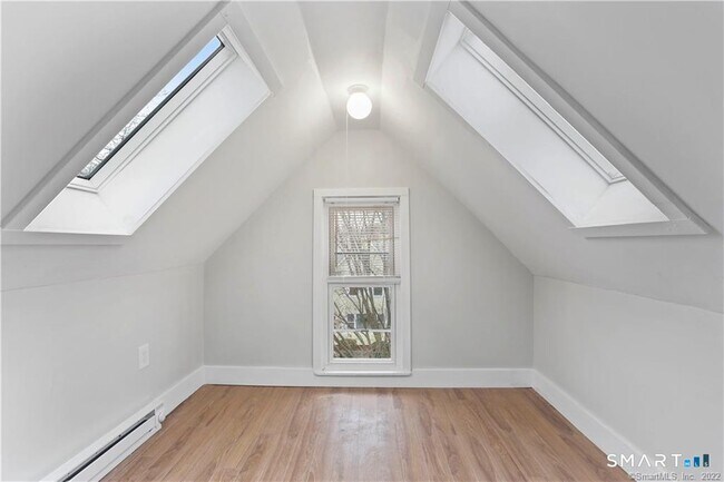 Building Photo - 393 Huntington St