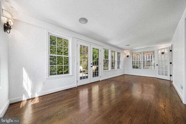 Building Photo - 2718 S June St