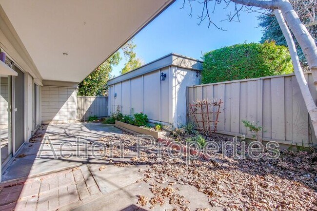 Building Photo - 71 Los Altos Square