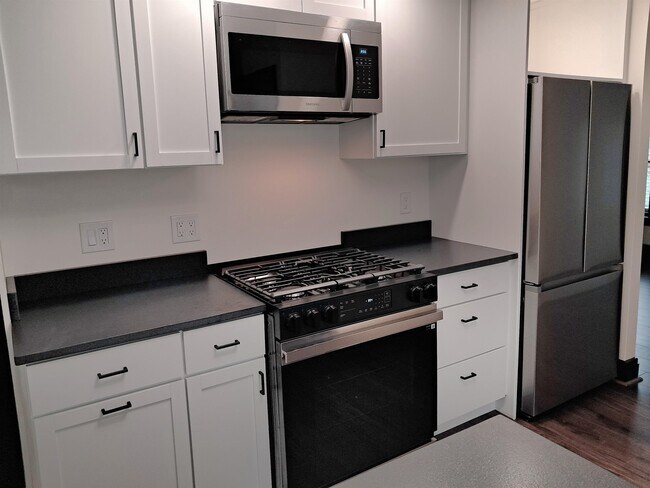 Building Photo - 42 Bowery St