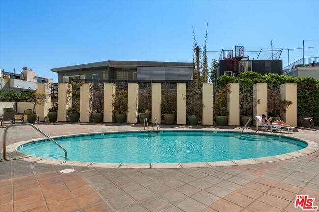 Building Photo - 235 Main St