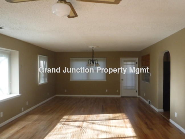 Primary Photo - DESIRABLE PALISADE HOME, WALKING DISTANCE ...