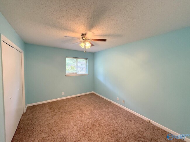 Building Photo - 2509 Excalibur Dr SE