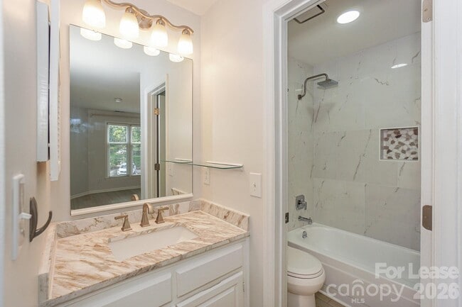 Building Photo - 368 Northwest Dr