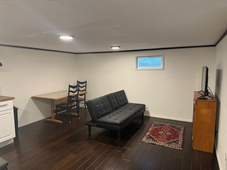 Dining/living area - 1606 NE Edge Park Dr