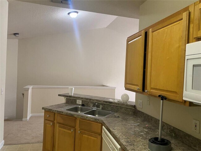 Building Photo - 18015 Villa Creek Dr
