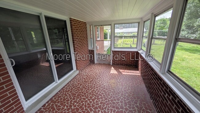 Building Photo - 3/2 Ranch - Fenced Garden Plot