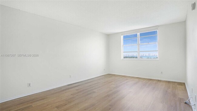 Building Photo - 6770 Indian Creek Dr