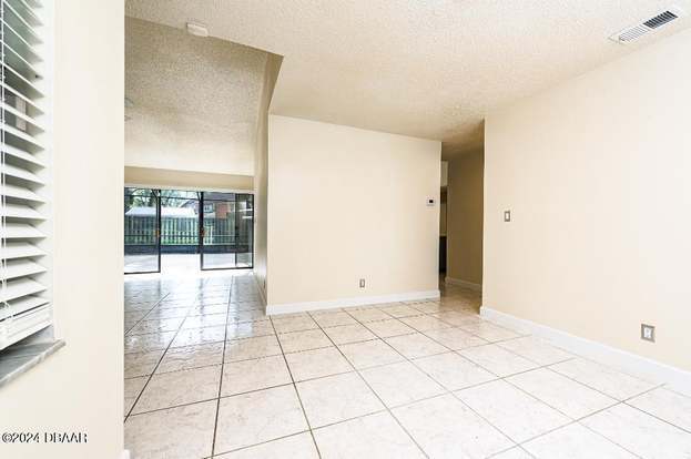 Building Photo - 4 Baywood Dr