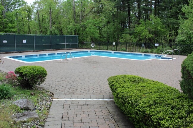 Building Photo - 402 Appletree Ln