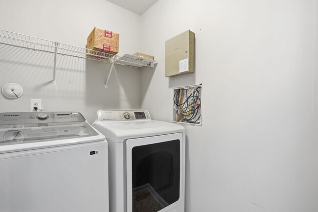 Building Photo - WAKEFIELD CORNER HOME WITH 4 BEDROOMS IS WAITING FOR YOU!