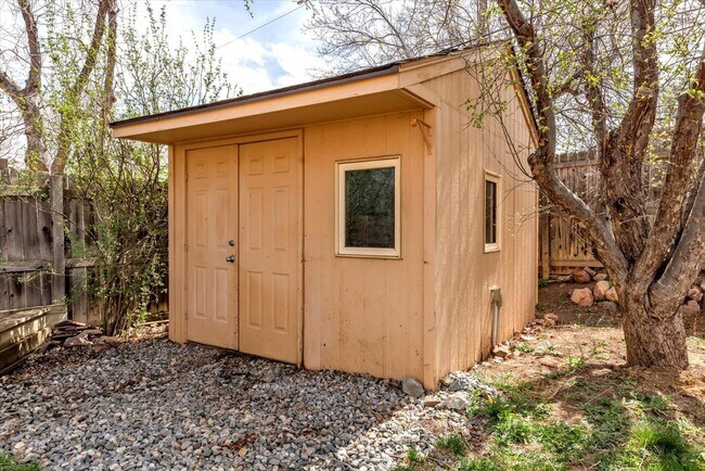 Building Photo - 650 Hartford Dr
