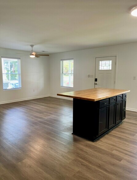 Building Photo - 110 Ashton Dr