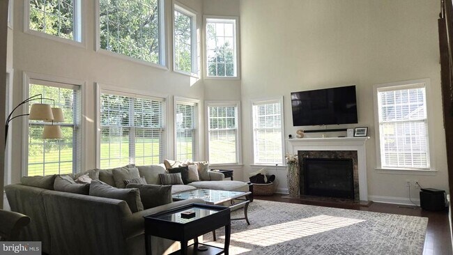 Building Photo - 6493 Fox Glove Ln