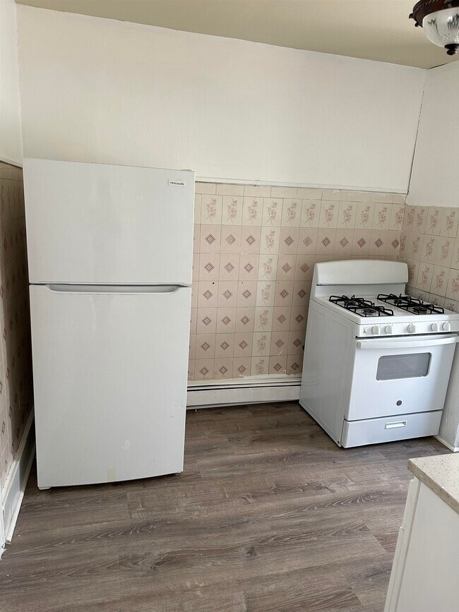 Building Photo - 1104 Summit Ave