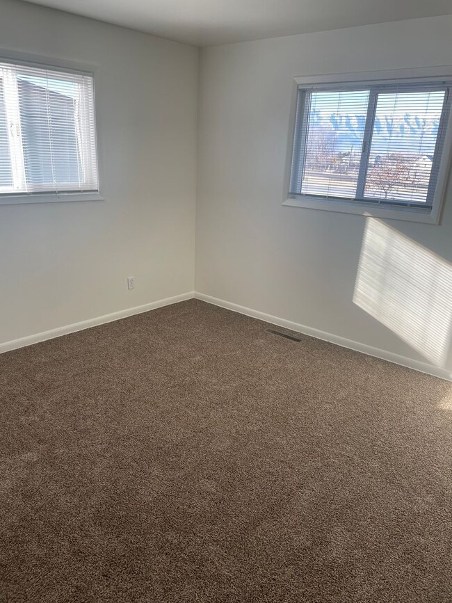 Building Photo - A 4 Bed, 2 Bath House, Available in Novemb...