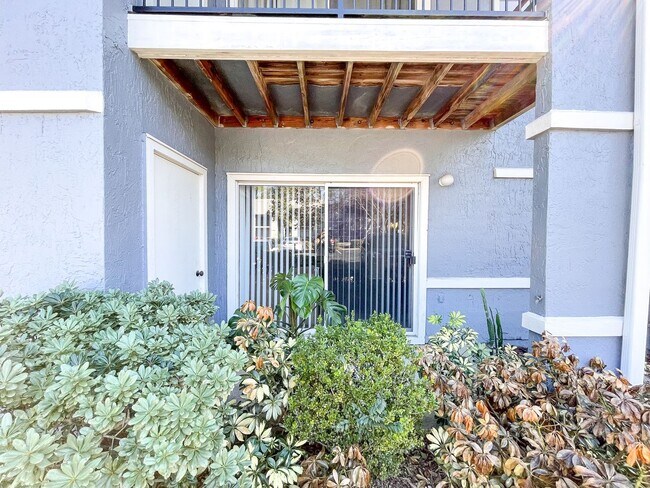 Building Photo - Windsor Park #317 - Pet Friendly!