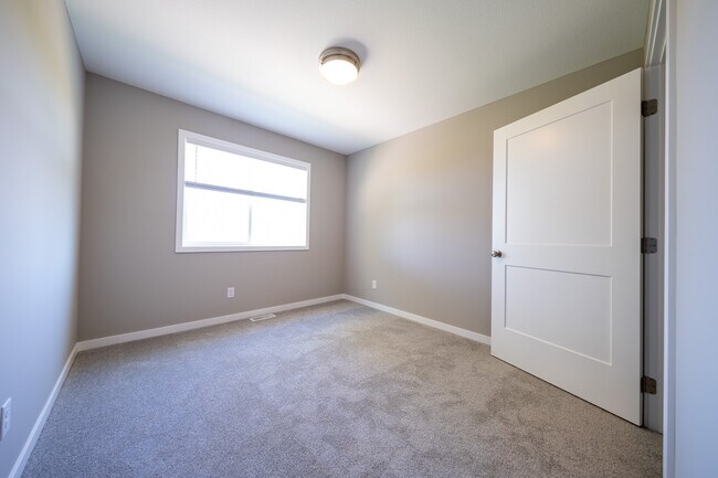 Building Photo - 1121 Dorothy Ln