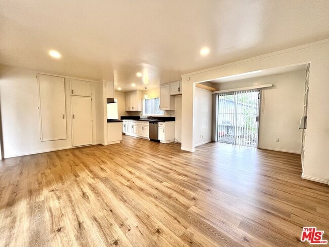 Building Photo - 6308 Villa Rosa Dr