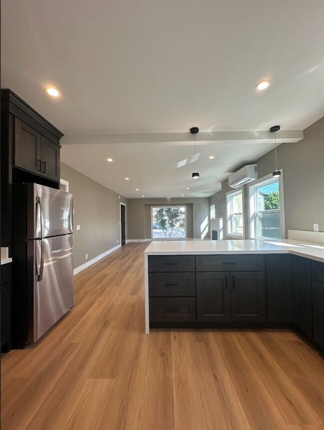 Building Photo - Beautifully Renovated Home in Oakland!