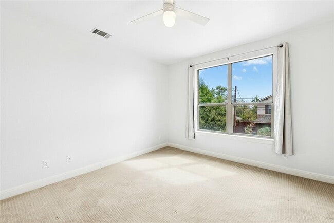 Building Photo - 430 Old Fitzhugh Rd