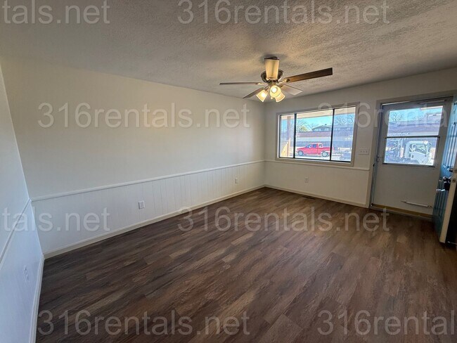 Building Photo - 3113 S Bunker Hl Dr