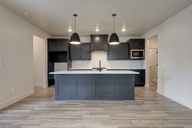 Building Photo - 6016 Kinnick Dr