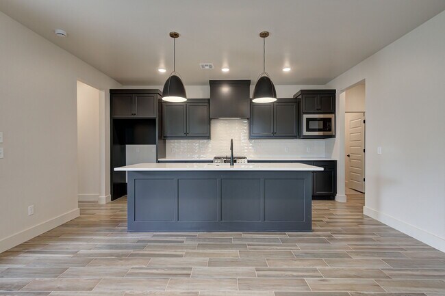 Building Photo - 6101 Kinnick Dr