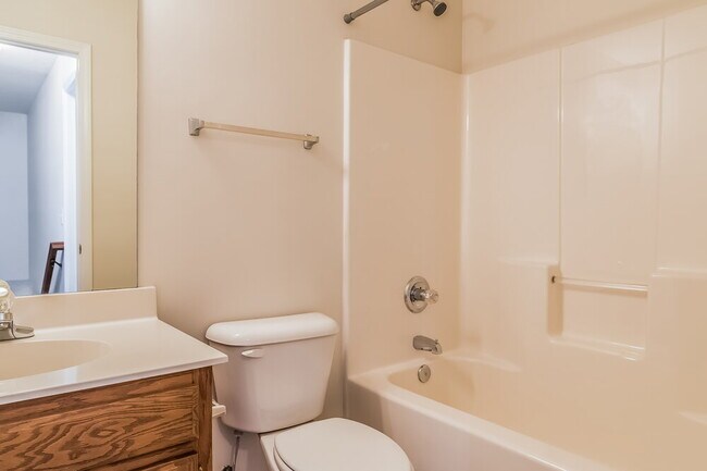 Building Photo - 2805 Aston Woods Ct
