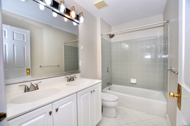 Building Photo - 34 Auburn Knoll