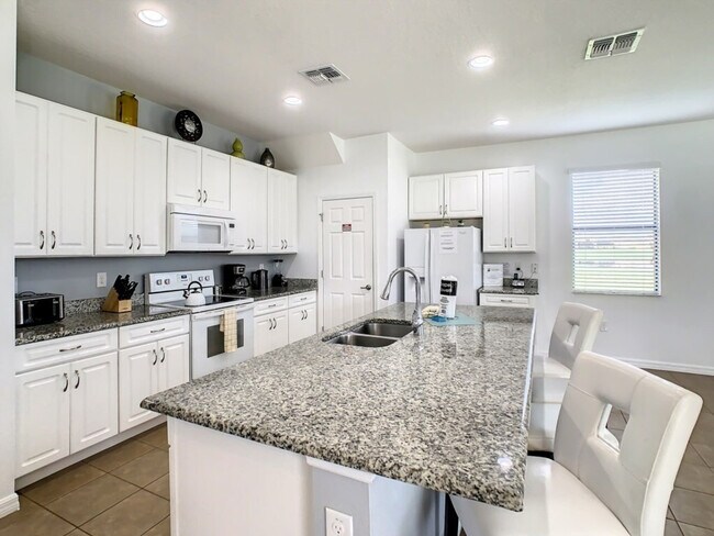 Building Photo - 2533 Rosemont Cir