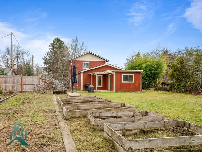 Building Photo - 315 SE Park Ave