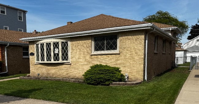 Primary Photo - 1324 Circle Ave