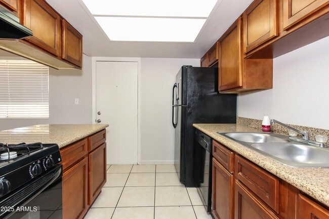 Building Photo - 8435 W Heatherbrae Dr