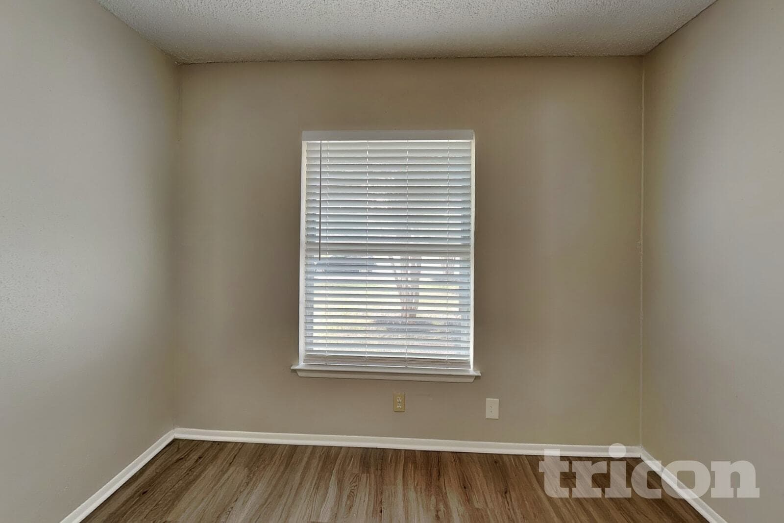 Building Photo - 7527 Ledgebrook Dr