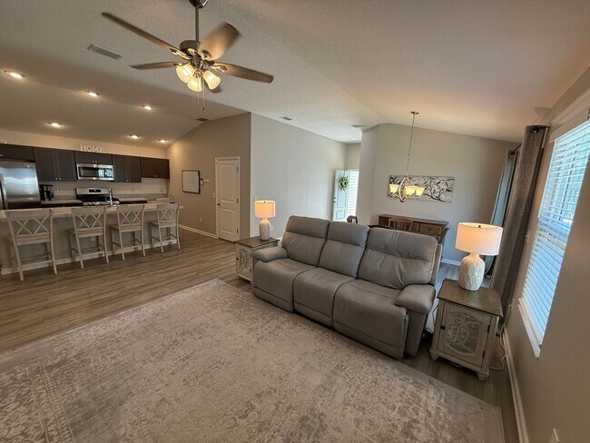 Building Photo - Fully Furnished, 3 Bed, 2 Bath, Turnkey ANNUAL Lease in the Village of Lake Denham